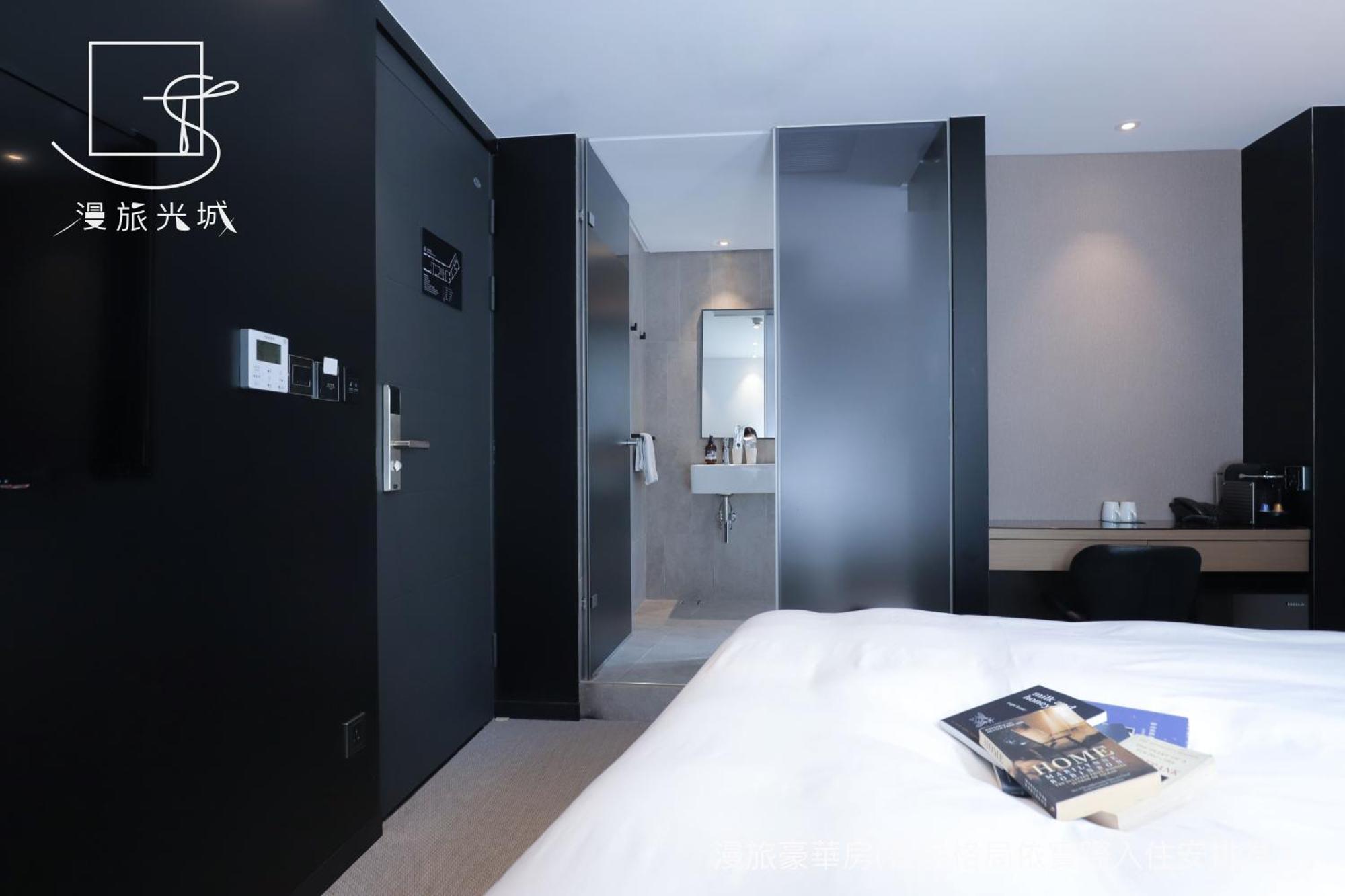 Slow Town Hotel-Glowing Taichung Camera foto